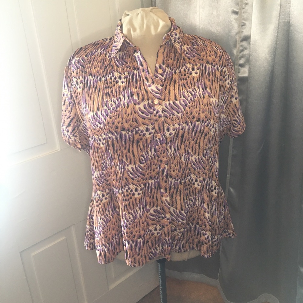 ❤️FINAL PRICE✨rene margo animal print button down top✨